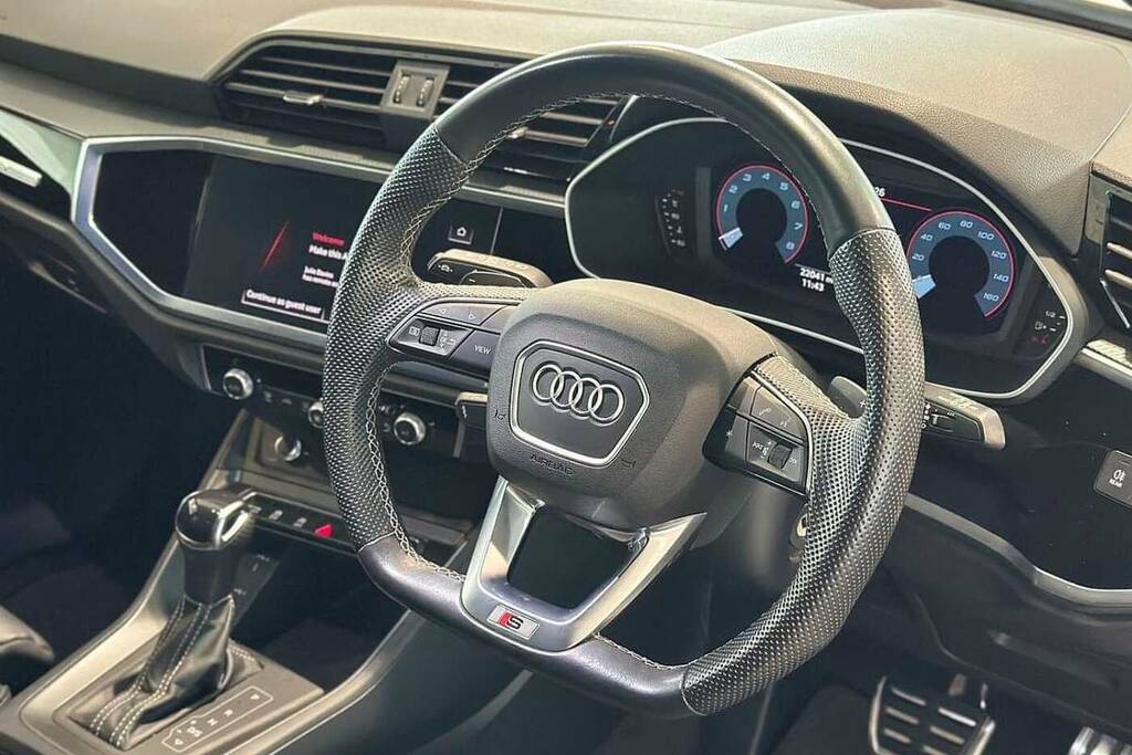 Audi Q3 35 Tfsi Black Edition S Tronic DF23WFR White #6