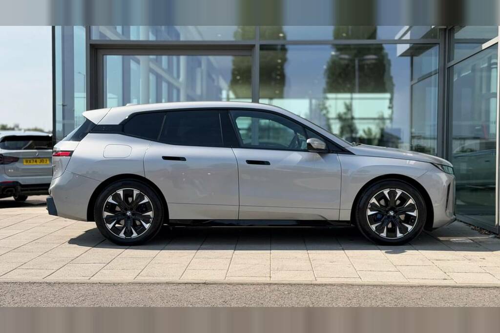 BMW iX 300Kw Xdrive45 M Sport 101Kwh Silver #3