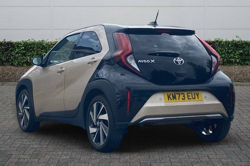 Toyota Aygo X 1.0 Vvt-i Exclusive Beige #2