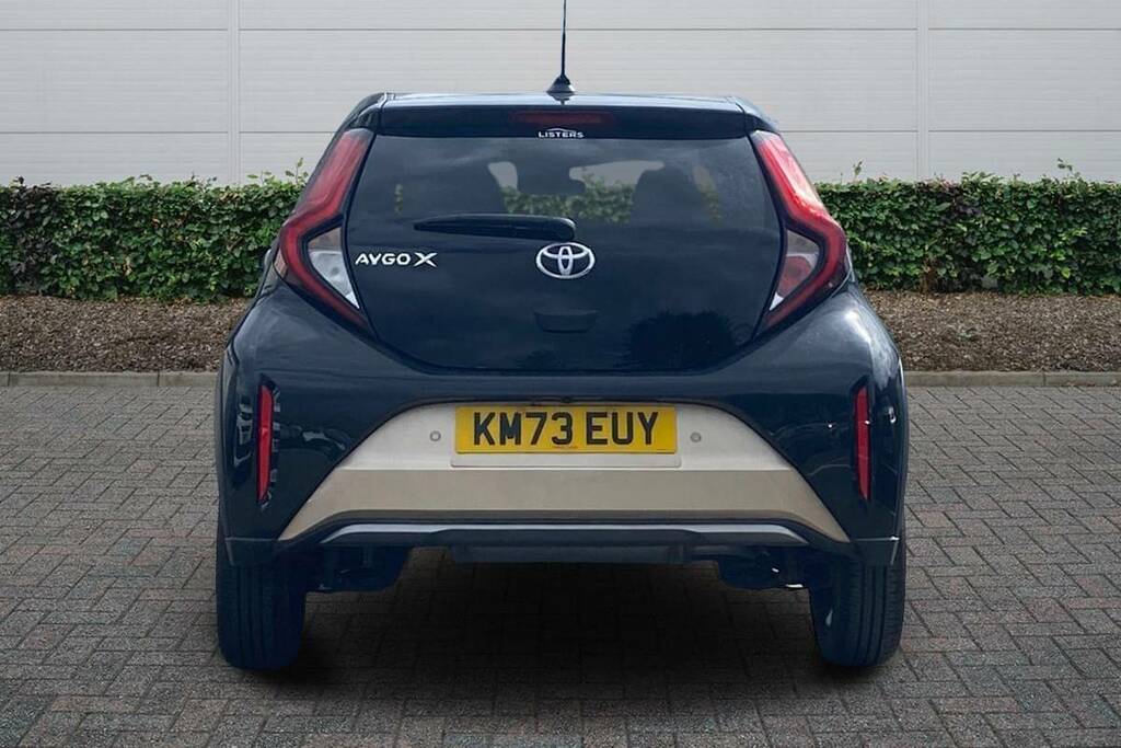 Toyota Aygo X 1.0 Vvt-i Exclusive Beige #4