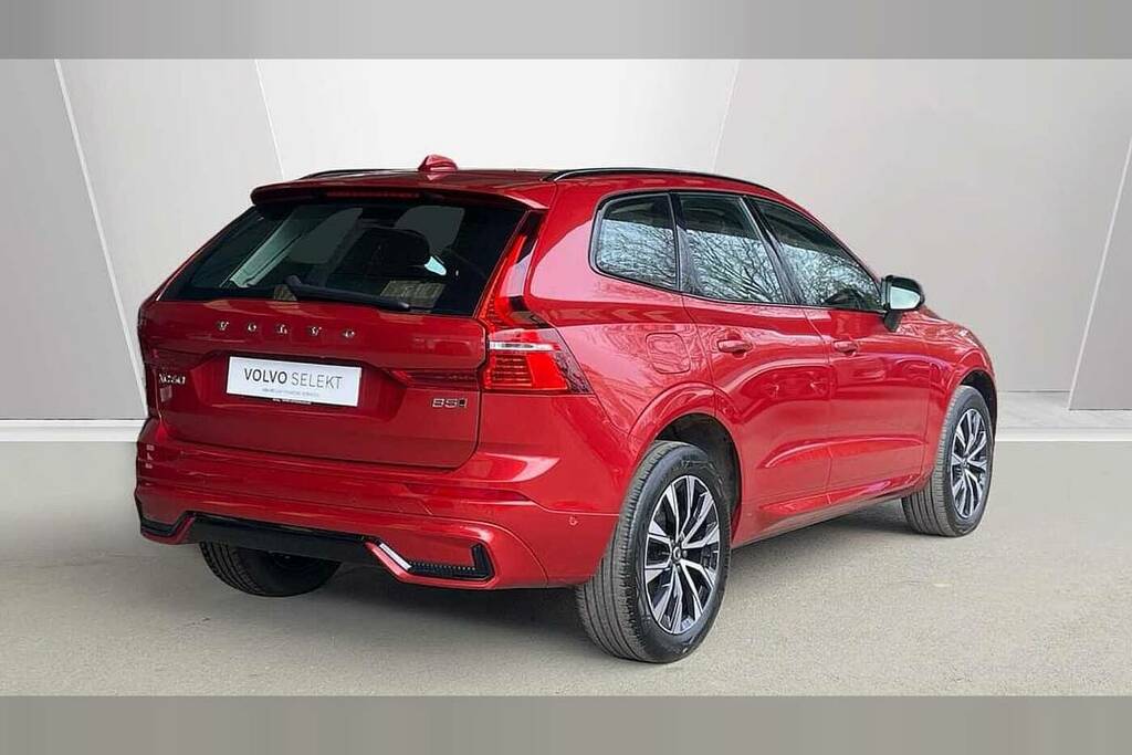 Volvo XC60 2.0 B5p Plus Dark Awd Geartronic Red #2