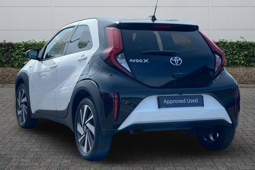 Toyota Aygo X 1.0 Vvt-i Edge White #2