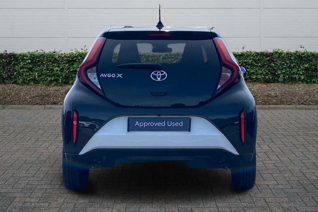 Toyota Aygo X 1.0 Vvt-i Edge White #4