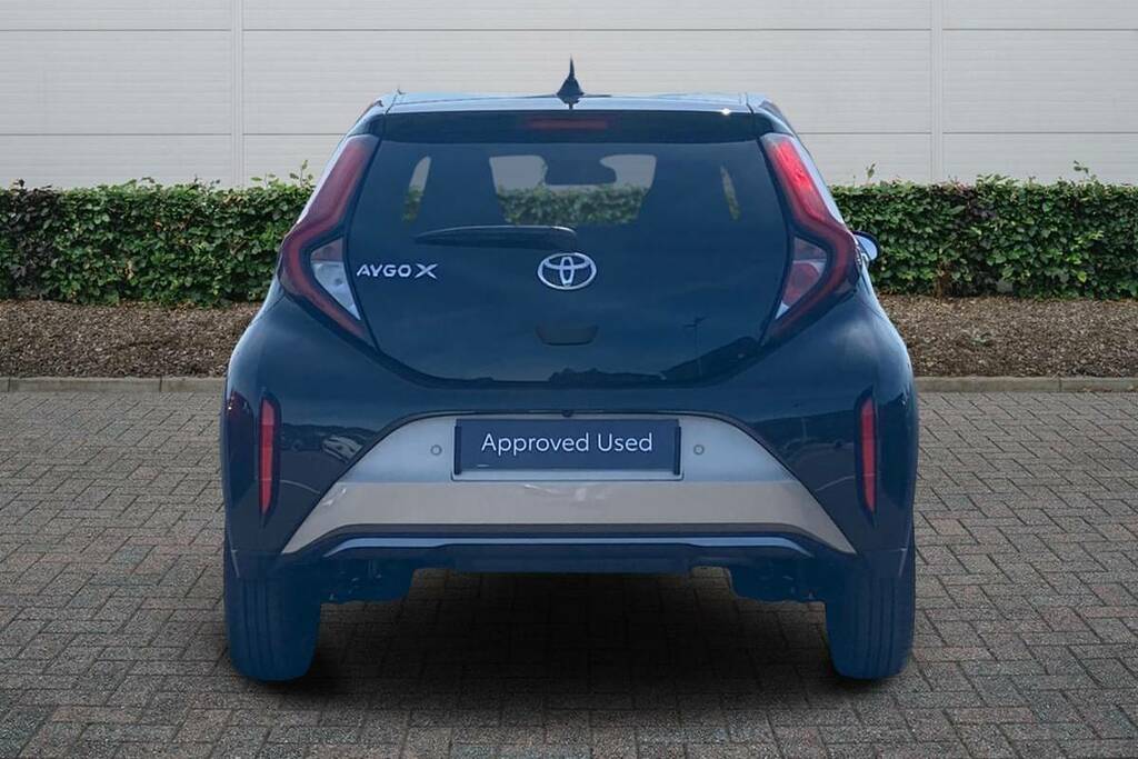 Toyota Aygo X 1.0 Vvt-i Exclusive Beige #4