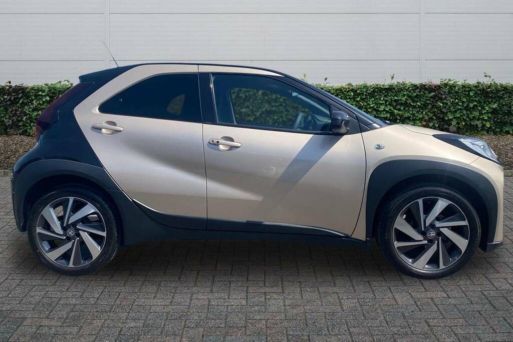 Toyota Aygo X 1.0 Vvt-i Exclusive Beige #5