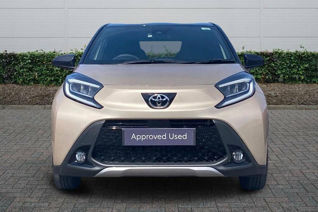 Toyota Aygo X 1.0 Vvt-i Exclusive Beige #3