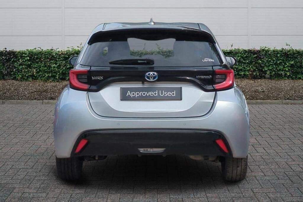 Toyota Yaris 1.5 Hybrid Excel Cvt Silver #4