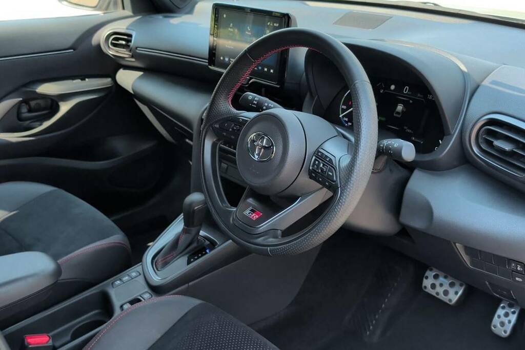 Toyota Yaris Cross Design White #12