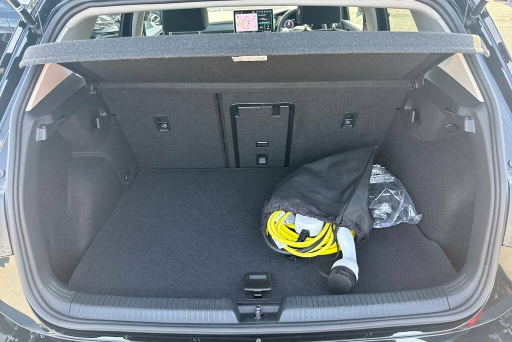 Volkswagen Golf 1.5 Tsi 204 Match Ehybrid Dsg Black #2
