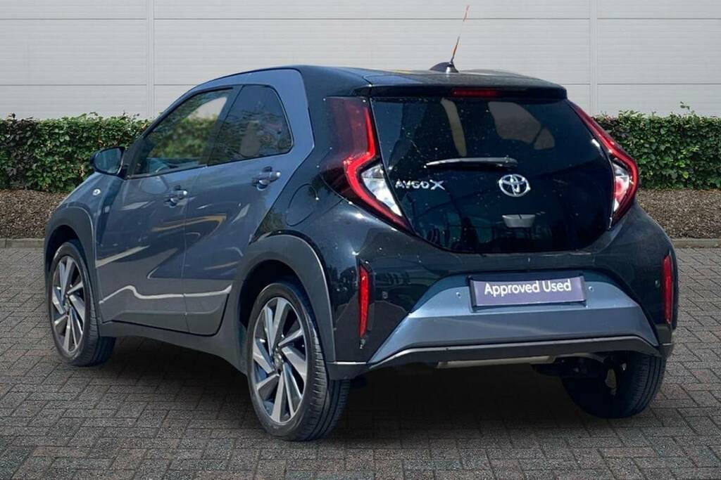 Toyota Aygo X 1.0 Vvt-i Edge Parking #2