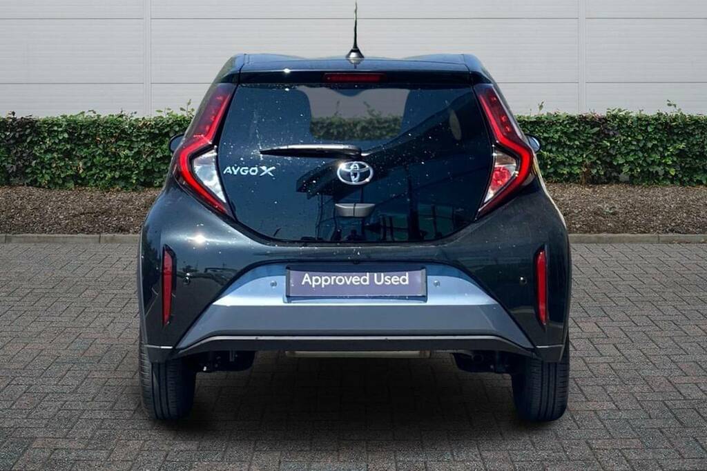 Toyota Aygo X 1.0 Vvt-i Edge Parking #4