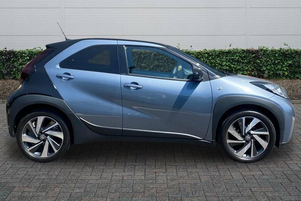 Toyota Aygo X 1.0 Vvt-i Edge Parking #5