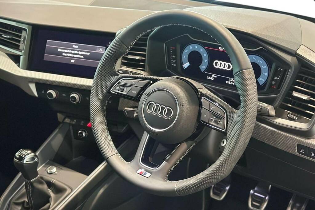 Audi A1 30 Tfsi S Line BW26FVM Black #4