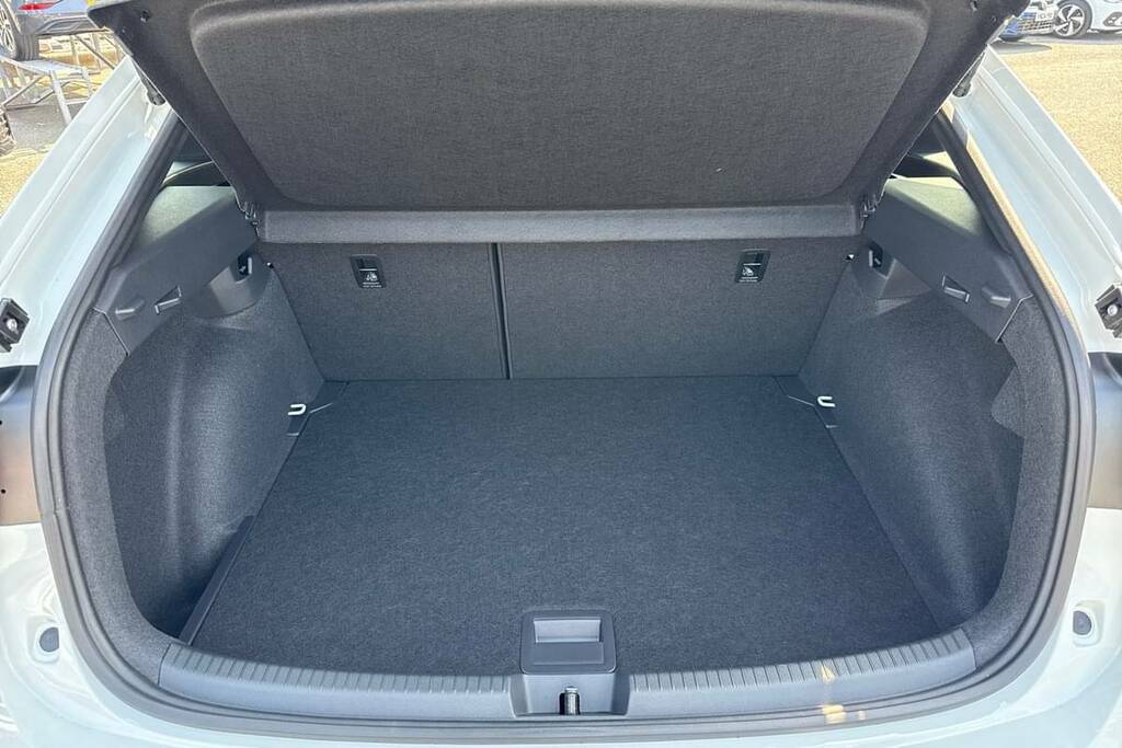 Volkswagen Taigo 1.5 Tsi 150 Black Edition Dsg White #2
