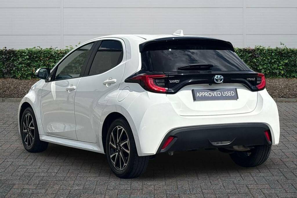 Toyota Yaris 1.5 Hybrid Design Cvt White #5