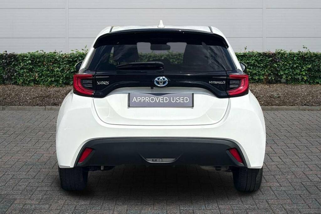Toyota Yaris 1.5 Hybrid Design Cvt White #6