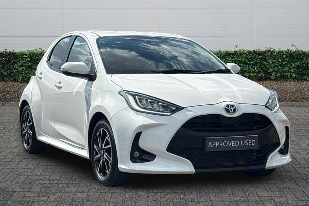 Toyota Yaris 1.5 Hybrid Design Cvt White
