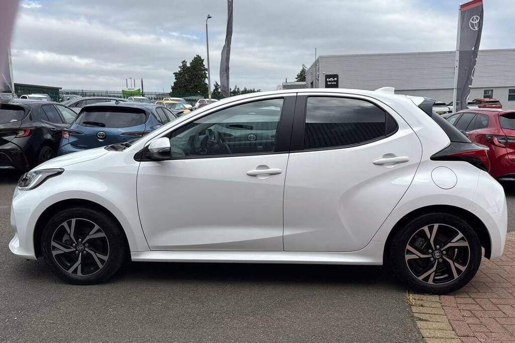 Toyota Yaris 1.5 Hybrid Design Cvt FV24OAE White #5
