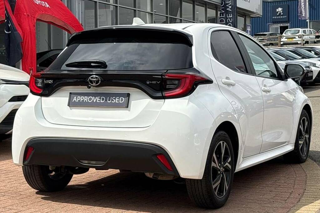 Toyota Yaris 1.5 Hybrid Design Cvt FV24OAE White #6