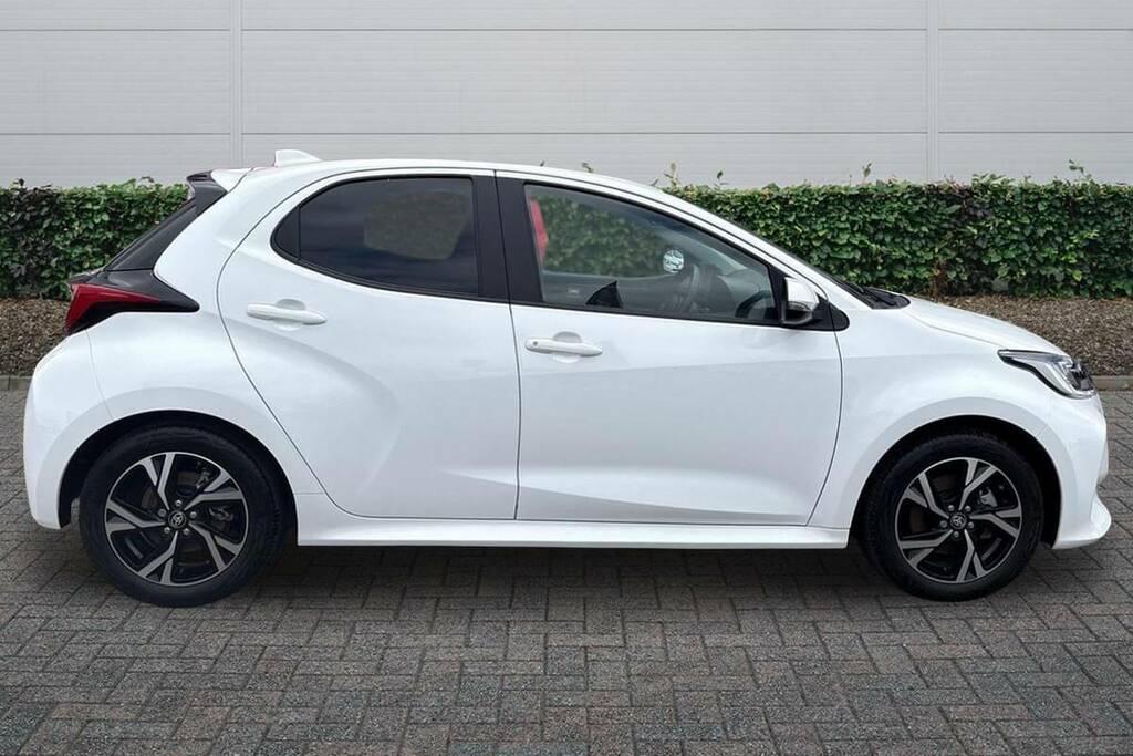 Toyota Yaris 1.5 Hybrid Design Cvt FV24OAE White #4