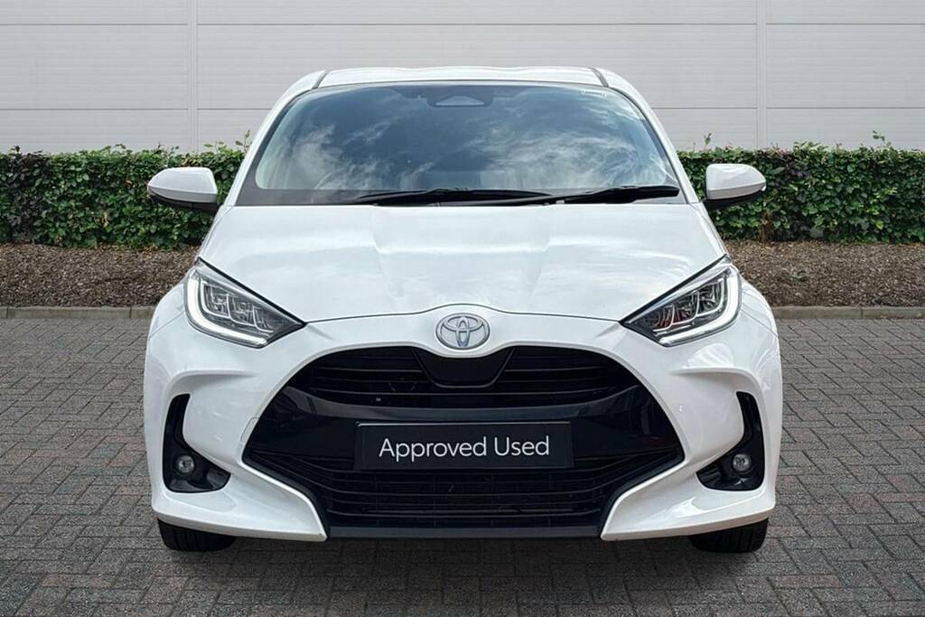 Toyota Yaris 1.5 Hybrid Design Cvt FV24OAE White #2
