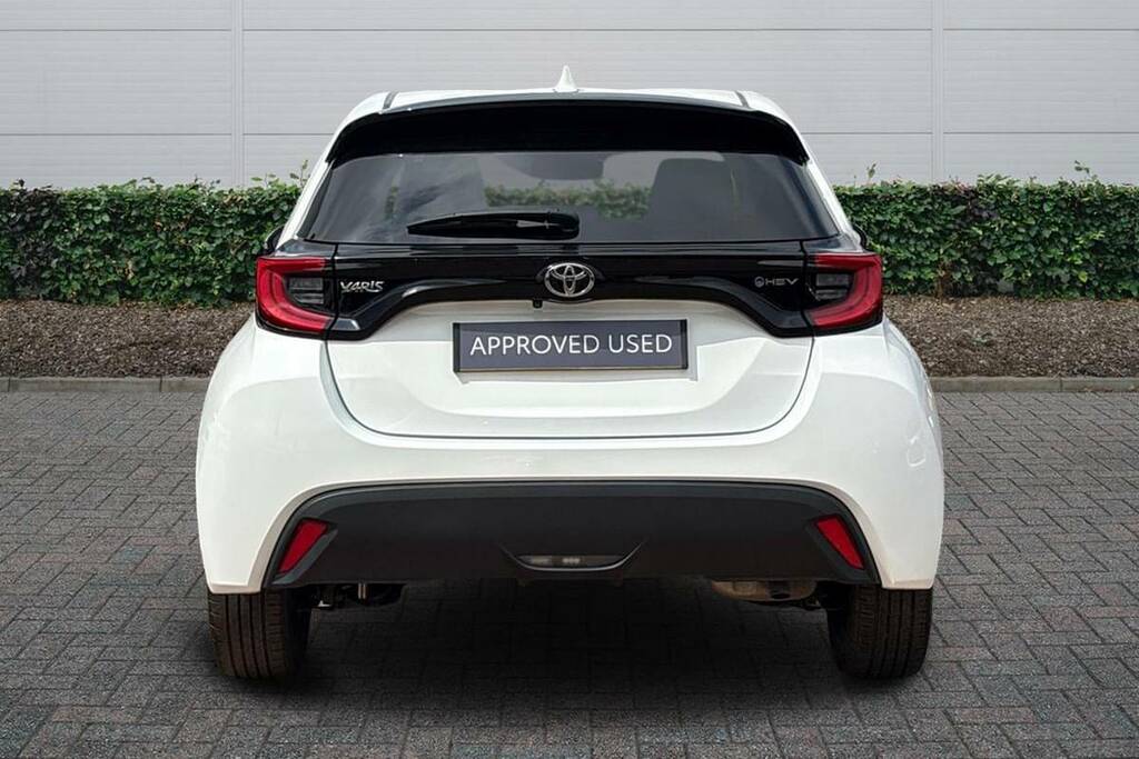Toyota Yaris 1.5 Hybrid Design Cvt FV24OAE White #3