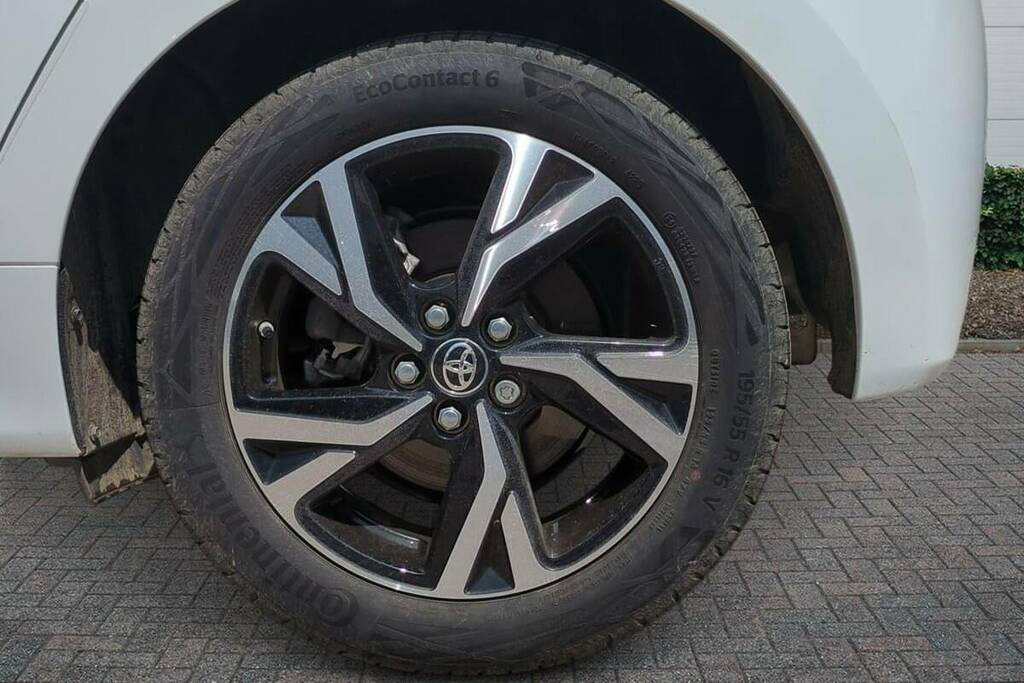 Toyota Yaris 1.5 Hybrid Design Cvt White #6