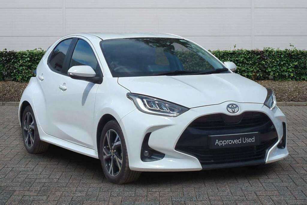 Toyota Yaris 1.5 Hybrid Design Cvt White