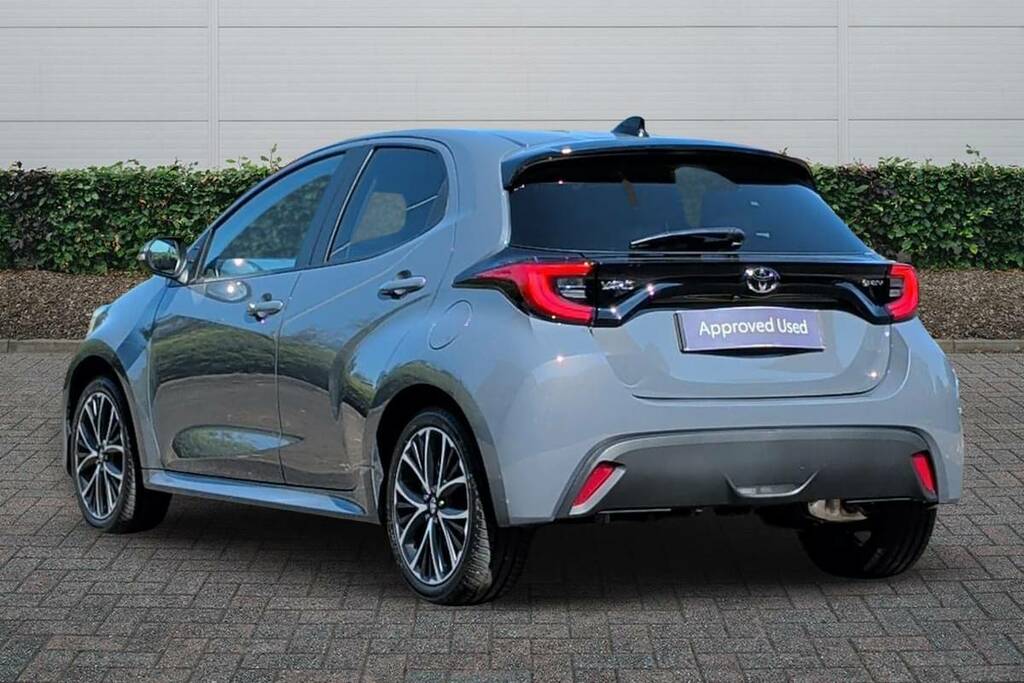Toyota Yaris 1.5 Hybrid Design Cvt KN26OHH Grey #2