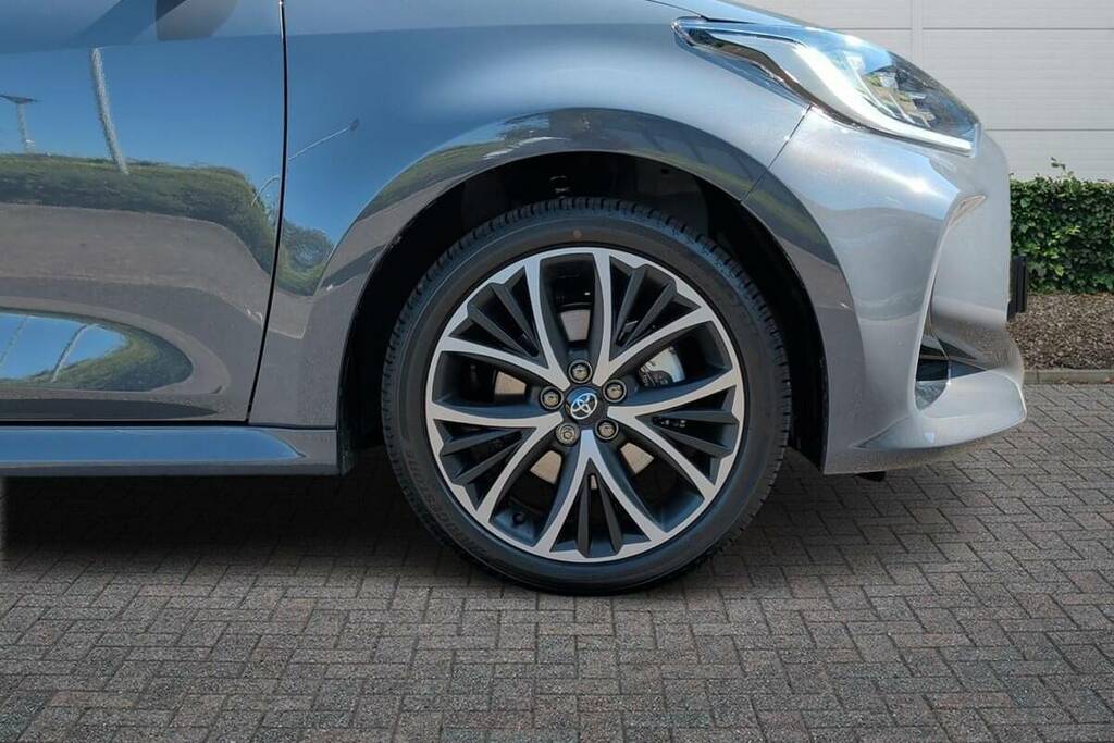Toyota Yaris 1.5 Hybrid Design Cvt KN26OHH Grey #6