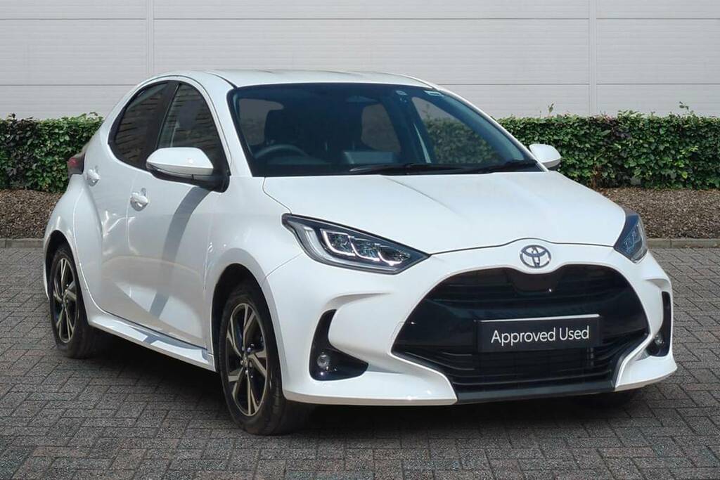 Toyota Yaris 1.5 Hybrid Design Cvt White