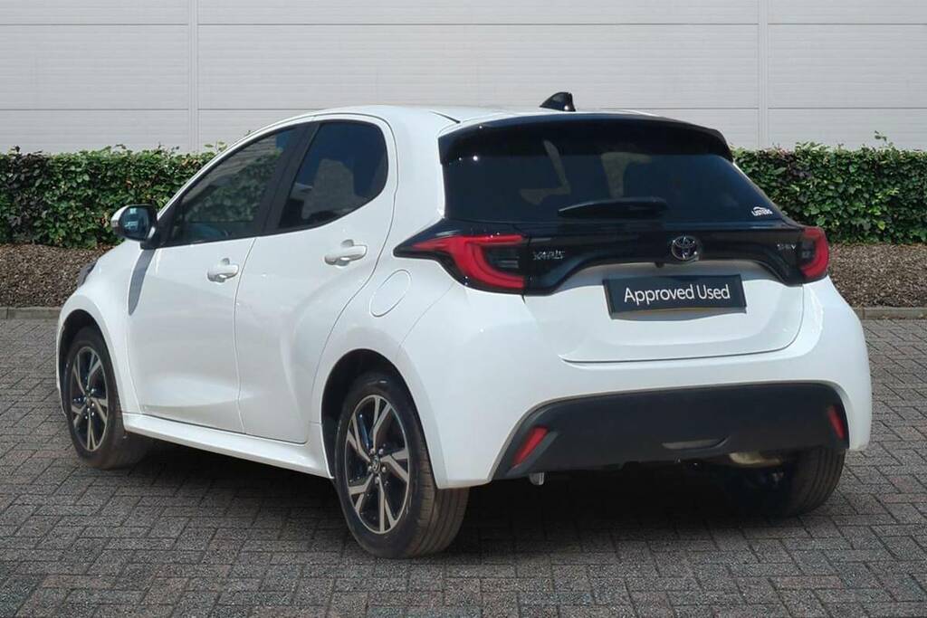 Toyota Yaris 1.5 Hybrid Design Cvt VE26EKW White #2