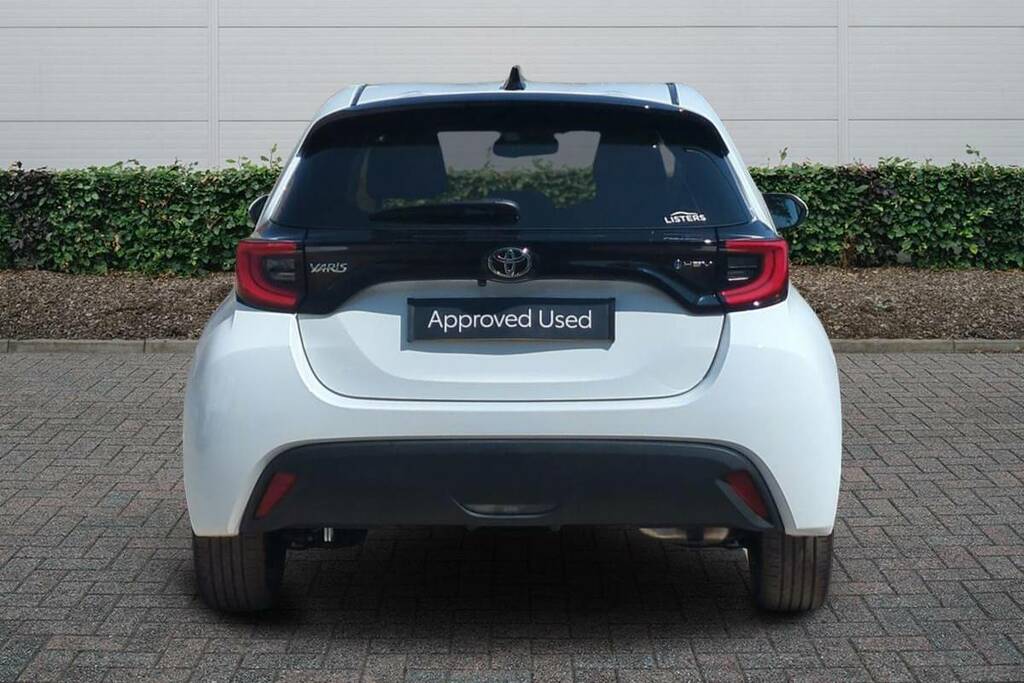 Toyota Yaris 1.5 Hybrid Design Cvt VE26EKW White #4