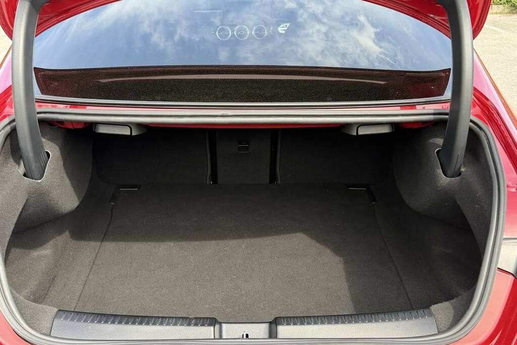 Mercedes-Benz CLA Class 200 Amg Line Premium Plus Tip Red #3