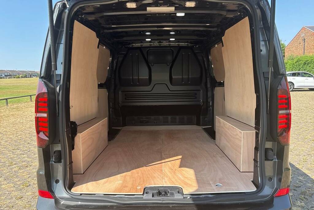 Volkswagen Transporter 2.0 Tdi 110 Commerce Pro Van  #2