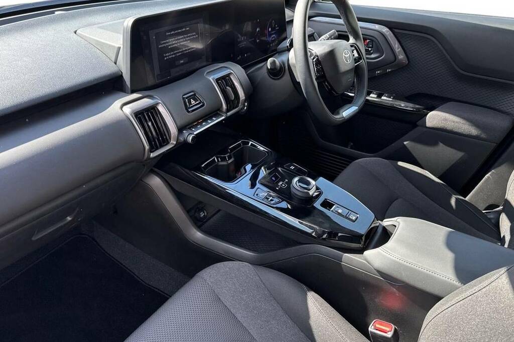 Toyota Urban Cruiser 128Kw Design 61Kwh Green #7