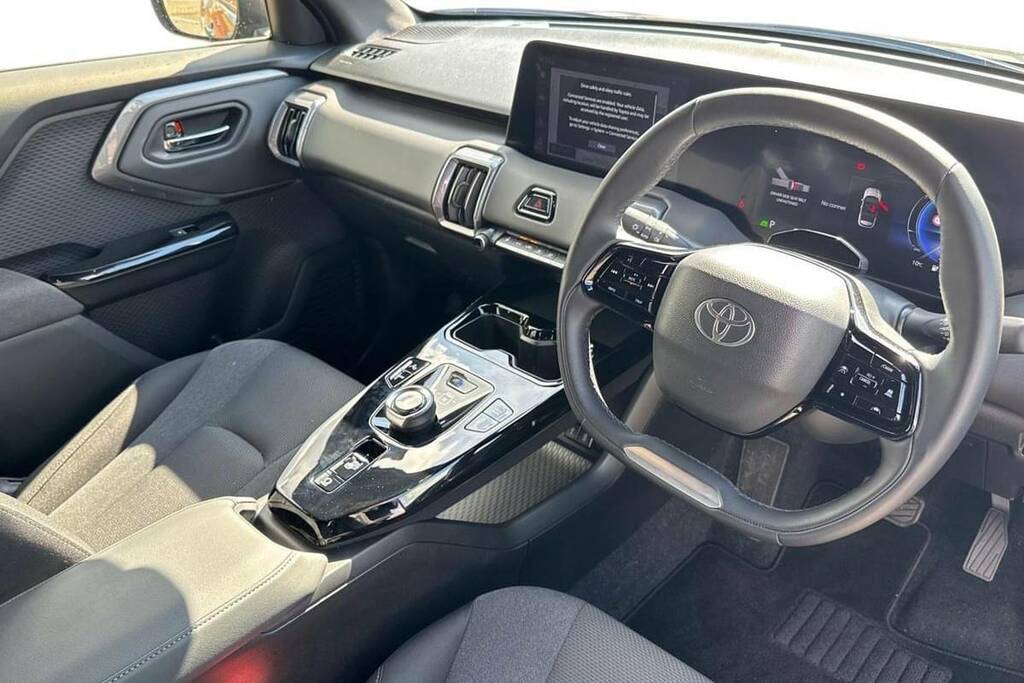 Toyota Urban Cruiser 128Kw Design 61Kwh Green #12