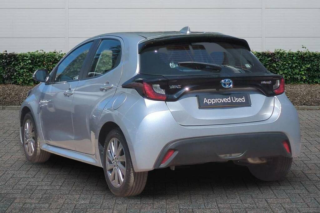 Toyota Yaris 1.5 Hybrid Icon Cvt Silver #2