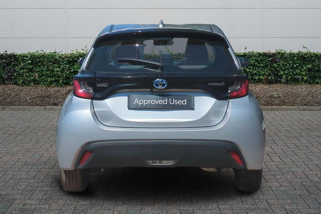 Toyota Yaris 1.5 Hybrid Icon Cvt Silver #4