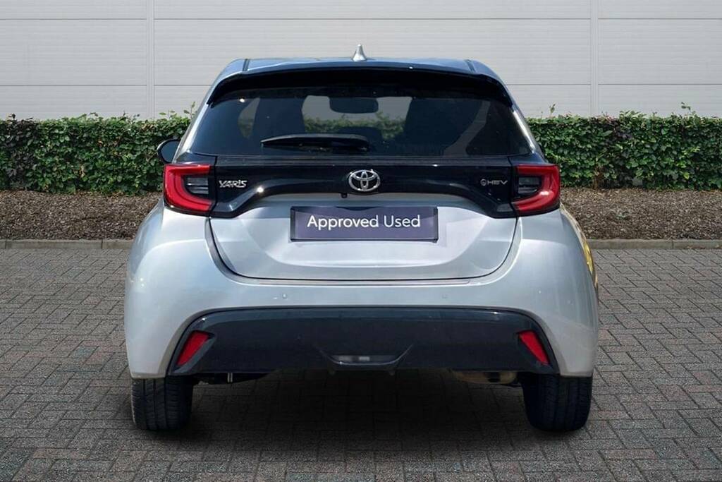 Toyota Yaris 1.5 Hybrid Excel Cvt Silver #4