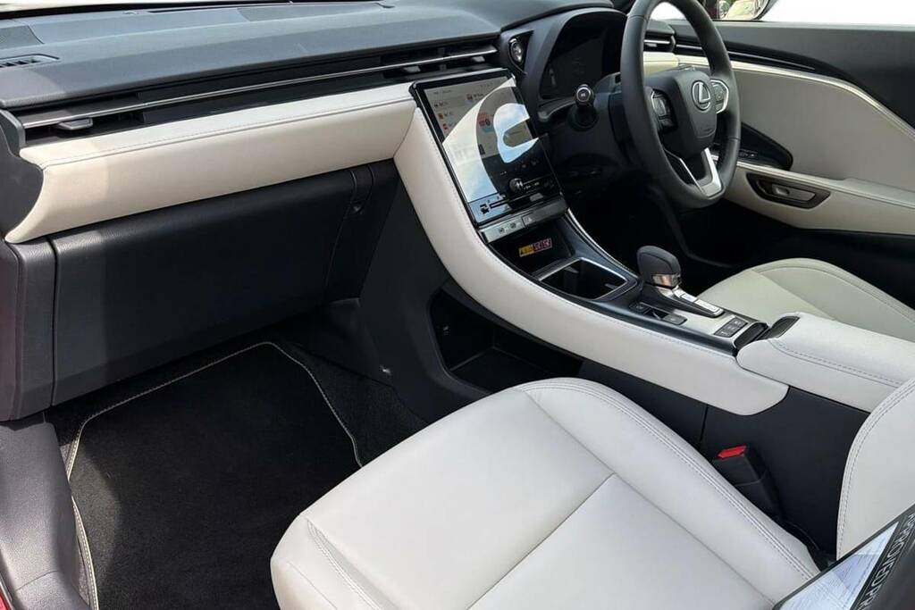 Lexus LBX 1.5 Premium Plus E-cvt Red #5