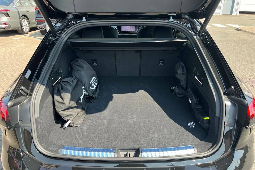 Audi A6 Avant 2.0 E-hybrid Quattro 299 Edition 1 S Tronic Black #2