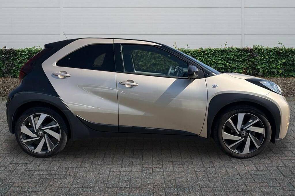 Toyota Aygo X 1.0 Vvt-i Edge Beige #5