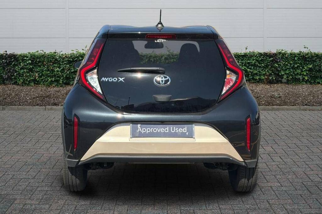 Toyota Aygo X 1.0 Vvt-i Edge Beige #4