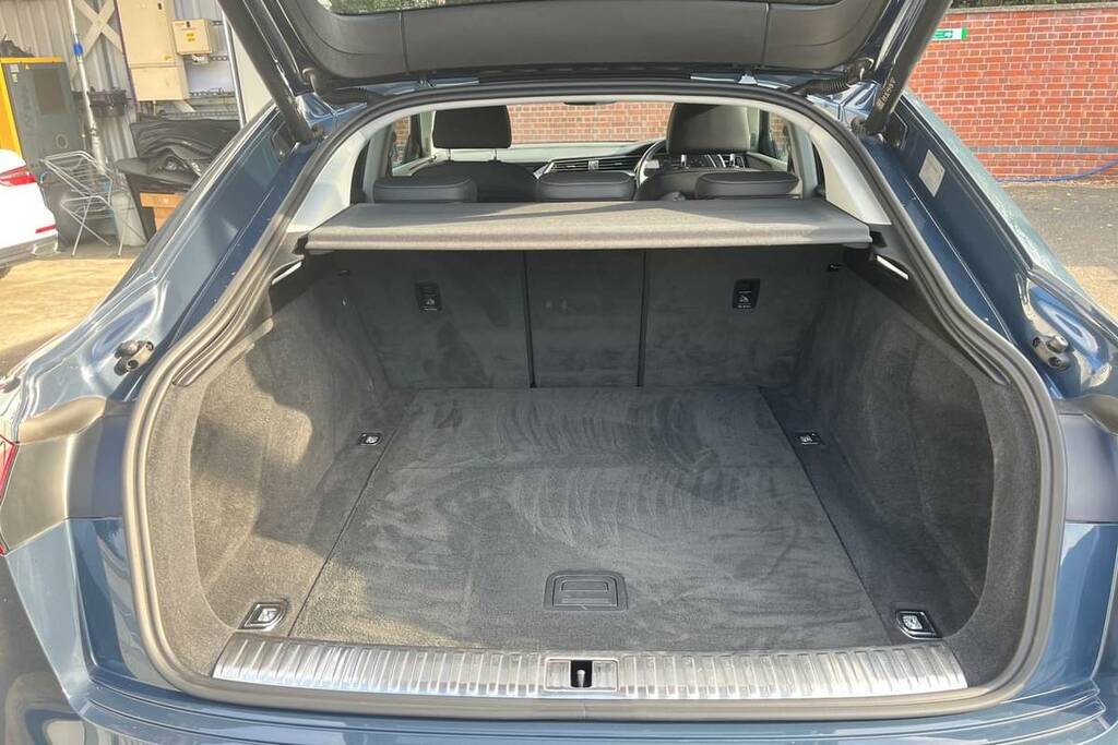 Audi Q8 e tron 250Kw 50 Quattro 95Kwh Sport Blue #2