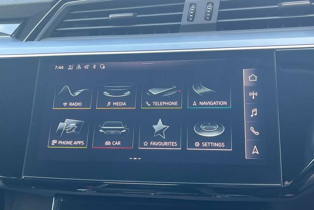Audi Q8 e tron 250Kw 50 Quattro 95Kwh Sport Blue #3