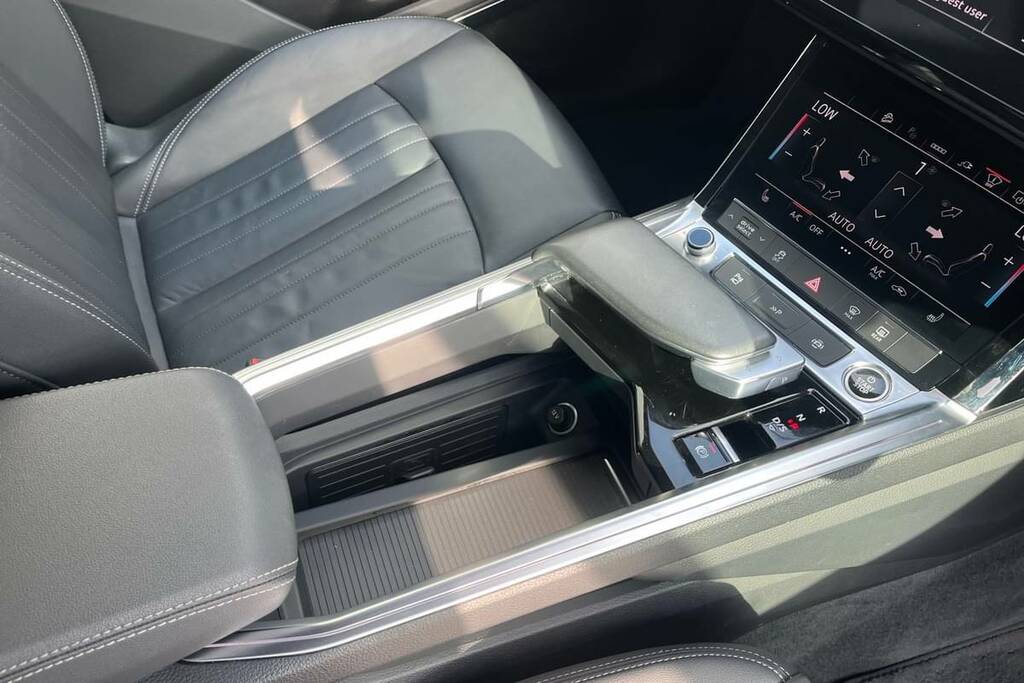 Audi Q8 e tron 250Kw 50 Quattro 95Kwh Sport Blue #5