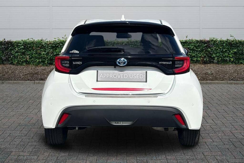 Toyota Yaris 1.5 Hybrid Design Cvt Nav FX73YTH White #4