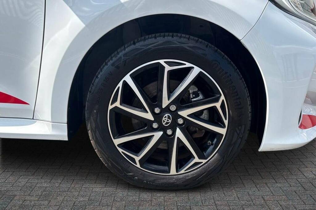 Toyota Yaris 1.5 Hybrid Design Cvt Nav FX73YTH White #6