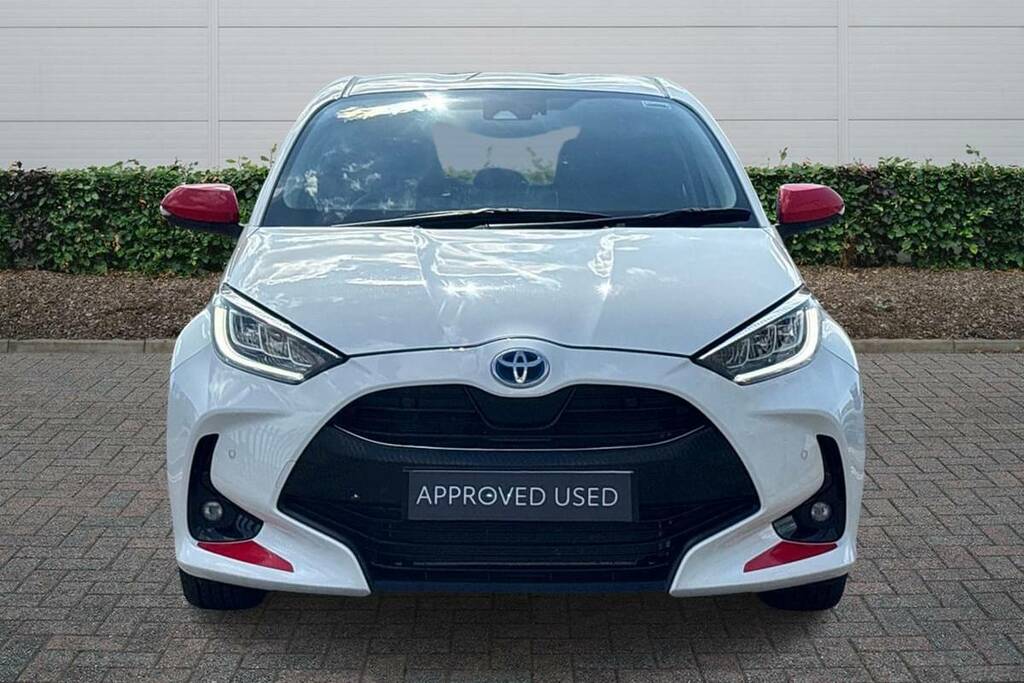 Toyota Yaris 1.5 Hybrid Design Cvt Nav FX73YTH White #3